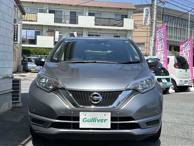 日産 ノート X 神奈川県 2017(平29)年 2万km チタニウムグレーM 純正ナビ（BT/ワンセグTV/AUX/DVD）/アラウンドビューモニター/スマートキー/アイドリングストップ/ETC/ドライブレコーダー/ABS/衝突被害システム/オートライト/スペアキー×１/保証書/取扱説明書