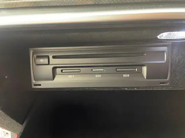 ポルシェ パナメーラ 兵庫県 2018(平30)年 3.6万km パール 純正ディスプレイオーディオ/Bluetooth/ナビ/AUX　/ＢＯＳＥプレミアムサウンド　/ビルトインＥＴＣ　/パーキングアシスト　/ポルシェアクティブセーフティ　/レーンキープアシスト　/レーンチェンジアシスト　/レザーシート　/純正ドライブレコーダー/シートヒーター/パワーシート/パドルシフト