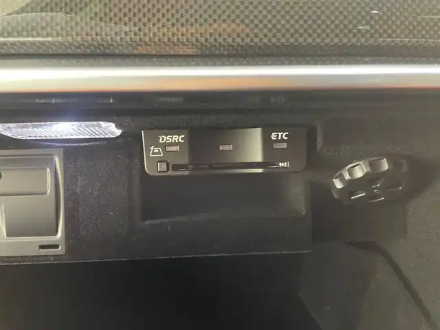 ポルシェ パナメーラ 兵庫県 2018(平30)年 3.6万km パール 純正ディスプレイオーディオ/Bluetooth/ナビ/AUX　/ＢＯＳＥプレミアムサウンド　/ビルトインＥＴＣ　/パーキングアシスト　/ポルシェアクティブセーフティ　/レーンキープアシスト　/レーンチェンジアシスト　/レザーシート　/純正ドライブレコーダー/シートヒーター/パワーシート/パドルシフト