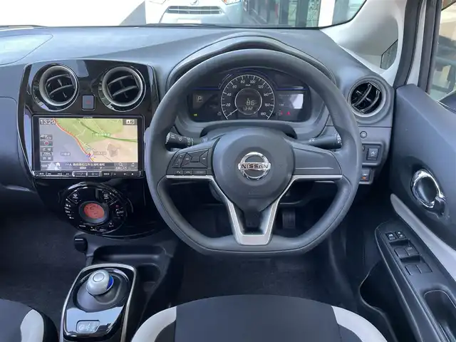 日産 ノート e－パワー X Vセレクション 島根県 2020(令2)年 4.8万km ブリリアントホワイトパール エマージェンシーブレーキ/アルパイン9インチナビ/CD/DVD/DTV/Bluetooth/アラウンドビューモニター/デジタルインナーミラー /LEDオートライト/オートハイビーム/ドライブレコーダー/ETC/コーナーセンサー /スマートキー/プッシュスタート /純正アルミホイール/純正ドアバイザー