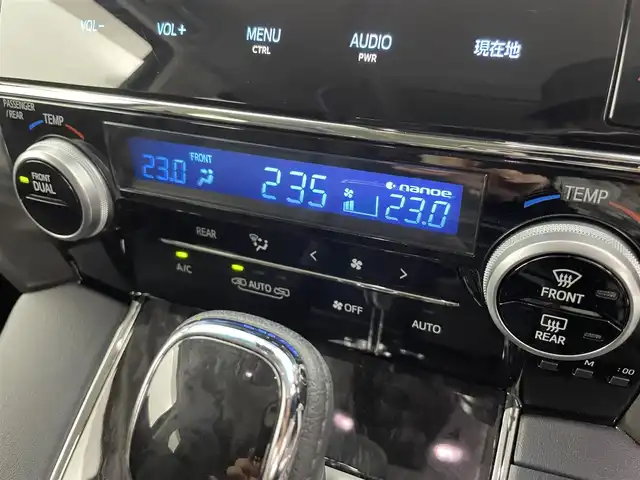 トヨタ ヴェルファイア Z Gエディション 富山県 2018(平30)年 2万km バーニングブラッククリスタルシャインガラスフレーク 純正10型ナビ（AM/FM/DVD/BT）/バックカメラ/純正12型後席モニター/両側パワースライドドア/パワーバックドア/ドライブレコーダー/ETC/レザーシート/D/N席パワーシート/D席メモリシート/シートヒーター/エアシート/ハンドルヒーター/衝突被害軽減システム/レーダークルーズコントロール/レーンキープアシスト/横滑り防止装置/純正アルミホイール/純正フロアマット/オートLEDライト/フォグライト/オートホールド付電子パーキング/ウッドコンビステアリング/ステアリングスイッチ/スマートキー