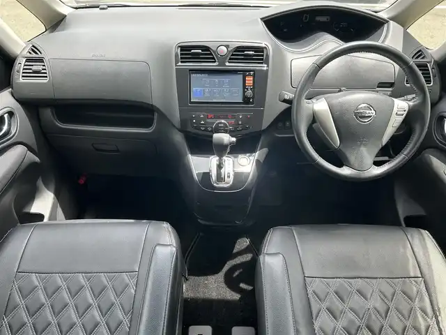 日産 セレナ ハイウェイS G Sハイブリッド 愛媛県 2013(平25)年 4.8万km ブリリアントホワイトパール 禁煙車/登録時走行距離：48060km/ETC/ディーラーＯＰ純正ナビ　/BT/CD/DVD/AM/FM/３列シート/横滑り防止装置/キセノンヘッドライト/バックカメラ/両側パワースライドドア