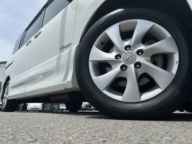 日産 セレナ ハイウェイS G Sハイブリッド 愛媛県 2013(平25)年 4.8万km ブリリアントホワイトパール 禁煙車/登録時走行距離：48060km/ETC/ディーラーＯＰ純正ナビ　/BT/CD/DVD/AM/FM/３列シート/横滑り防止装置/キセノンヘッドライト/バックカメラ/両側パワースライドドア