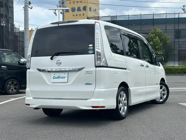 日産 セレナ ハイウェイS G Sハイブリッド 愛媛県 2013(平25)年 4.8万km ブリリアントホワイトパール 禁煙車/登録時走行距離：48060km/ETC/ディーラーＯＰ純正ナビ　/BT/CD/DVD/AM/FM/３列シート/横滑り防止装置/キセノンヘッドライト/バックカメラ/両側パワースライドドア
