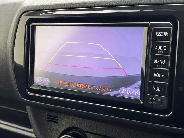 トヨタ ヴィッツ ハイブリッド F 沖縄県 2017(平29)年 7.2万km グレーメタリック 禁煙車　/純正ナビ【NSCD-W66】　/(ＣＤ　ＢＬＵＥＴＯＯＴＨ　TV　SD)　/　バックカメラ　/ドライブレコーダー　/前後コーナーセンサー　/ＥＴＣ　/オートライト　/オートエアコン　/スマートキー　/プッシュスタート　/フロアマット/ドアバイザー/パワーステアリング/パワーウィンドウ