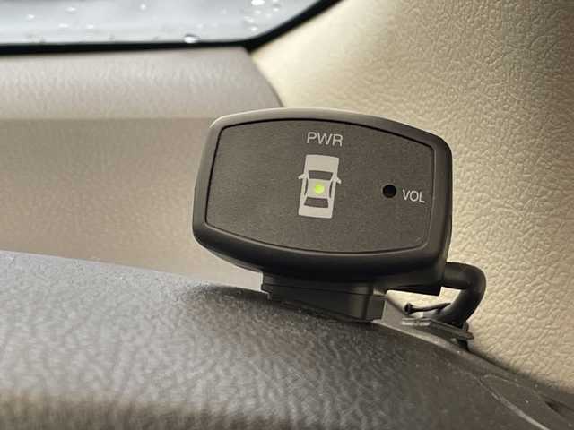 トヨタ ヴィッツ ハイブリッド F 沖縄県 2017(平29)年 7.2万km グレーメタリック 禁煙車　/純正ナビ【NSCD-W66】　/(ＣＤ　ＢＬＵＥＴＯＯＴＨ　TV　SD)　/　バックカメラ　/ドライブレコーダー　/前後コーナーセンサー　/ＥＴＣ　/オートライト　/オートエアコン　/スマートキー　/プッシュスタート　/フロアマット/ドアバイザー/パワーステアリング/パワーウィンドウ