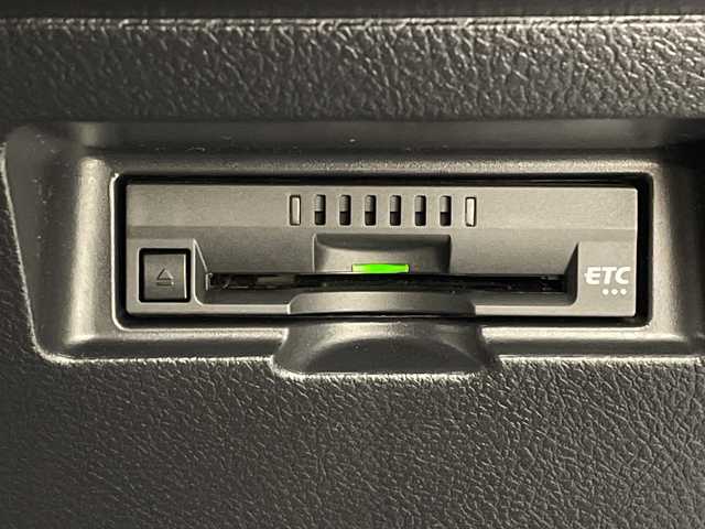 トヨタ ヴィッツ ハイブリッド F 沖縄県 2017(平29)年 7.2万km グレーメタリック 禁煙車　/純正ナビ【NSCD-W66】　/(ＣＤ　ＢＬＵＥＴＯＯＴＨ　TV　SD)　/　バックカメラ　/ドライブレコーダー　/前後コーナーセンサー　/ＥＴＣ　/オートライト　/オートエアコン　/スマートキー　/プッシュスタート　/フロアマット/ドアバイザー/パワーステアリング/パワーウィンドウ