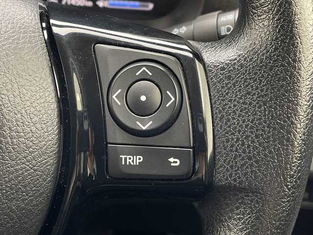 トヨタ ヴィッツ ハイブリッド F 沖縄県 2017(平29)年 7.2万km グレーメタリック 禁煙車　/純正ナビ【NSCD-W66】　/(ＣＤ　ＢＬＵＥＴＯＯＴＨ　TV　SD)　/　バックカメラ　/ドライブレコーダー　/前後コーナーセンサー　/ＥＴＣ　/オートライト　/オートエアコン　/スマートキー　/プッシュスタート　/フロアマット/ドアバイザー/パワーステアリング/パワーウィンドウ