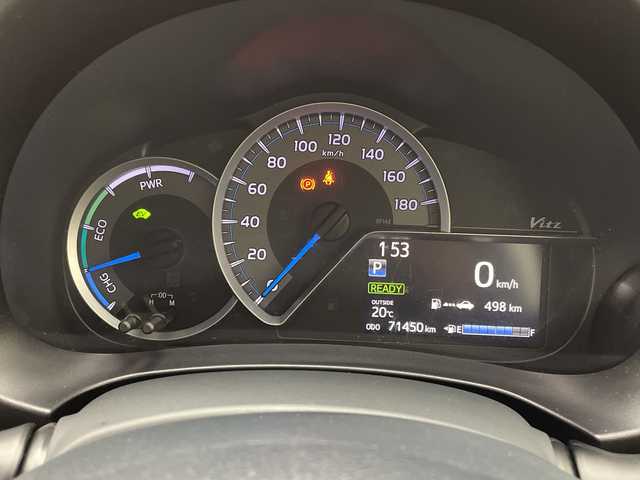 トヨタ ヴィッツ ハイブリッド F 沖縄県 2017(平29)年 7.2万km グレーメタリック 禁煙車　/純正ナビ【NSCD-W66】　/(ＣＤ　ＢＬＵＥＴＯＯＴＨ　TV　SD)　/　バックカメラ　/ドライブレコーダー　/前後コーナーセンサー　/ＥＴＣ　/オートライト　/オートエアコン　/スマートキー　/プッシュスタート　/フロアマット/ドアバイザー/パワーステアリング/パワーウィンドウ