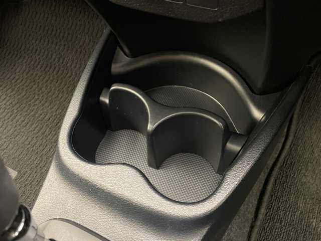 トヨタ ヴィッツ ハイブリッド F 沖縄県 2017(平29)年 7.2万km グレーメタリック 禁煙車　/純正ナビ【NSCD-W66】　/(ＣＤ　ＢＬＵＥＴＯＯＴＨ　TV　SD)　/　バックカメラ　/ドライブレコーダー　/前後コーナーセンサー　/ＥＴＣ　/オートライト　/オートエアコン　/スマートキー　/プッシュスタート　/フロアマット/ドアバイザー/パワーステアリング/パワーウィンドウ