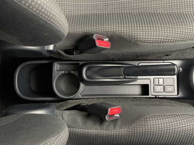 トヨタ ヴィッツ ハイブリッド F 沖縄県 2017(平29)年 7.2万km グレーメタリック 禁煙車　/純正ナビ【NSCD-W66】　/(ＣＤ　ＢＬＵＥＴＯＯＴＨ　TV　SD)　/　バックカメラ　/ドライブレコーダー　/前後コーナーセンサー　/ＥＴＣ　/オートライト　/オートエアコン　/スマートキー　/プッシュスタート　/フロアマット/ドアバイザー/パワーステアリング/パワーウィンドウ