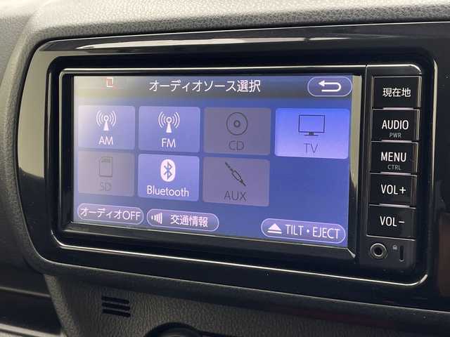 トヨタ ヴィッツ ハイブリッド F 沖縄県 2017(平29)年 7.2万km グレーメタリック 禁煙車　/純正ナビ【NSCD-W66】　/(ＣＤ　ＢＬＵＥＴＯＯＴＨ　TV　SD)　/　バックカメラ　/ドライブレコーダー　/前後コーナーセンサー　/ＥＴＣ　/オートライト　/オートエアコン　/スマートキー　/プッシュスタート　/フロアマット/ドアバイザー/パワーステアリング/パワーウィンドウ