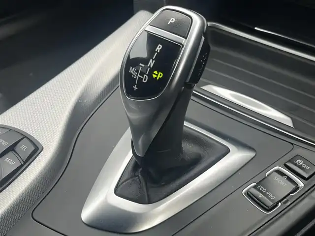 ＢＭＷ ３２０ｉ ツーリング Mスポーツ 静岡県 2013(平25)年 12万km アルピンホワイトⅢ ・純正ナビ/・バックカメラ/・ビルドインET/・前後コーナーセンサー/・HIDヘッドライト/・フォグランプ/・オートライト/・パワーシートD/N/・シートメモリD席/・シートヒーターD/N/・純正18インチアルミホイール/・純正フロアマット/・パドルシフト/・アイドリングストップ/・プッシュスタート/・スマートキー/・スペアキー1本/・電動リアゲート