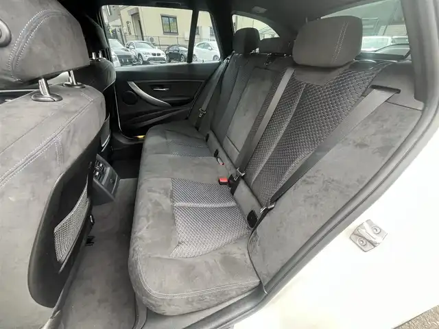 ＢＭＷ ３２０ｉ ツーリング Mスポーツ 静岡県 2013(平25)年 12万km アルピンホワイトⅢ ・純正ナビ/・バックカメラ/・ビルドインET/・前後コーナーセンサー/・HIDヘッドライト/・フォグランプ/・オートライト/・パワーシートD/N/・シートメモリD席/・シートヒーターD/N/・純正18インチアルミホイール/・純正フロアマット/・パドルシフト/・アイドリングストップ/・プッシュスタート/・スマートキー/・スペアキー1本/・電動リアゲート