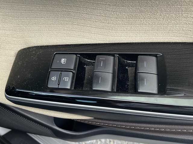 トヨタ クラウン ハイブリッド S Cパッケージ 千葉県 2019(平31)年 6.2万km シルバーM ナビ 全方位カメラ 電動シート シートヒーター 2.0ETC ステアヒーター PCS LTA AHB USB ドラレコ パドルシフト トランクイージークローズ FRソナー LEDライト オートライト