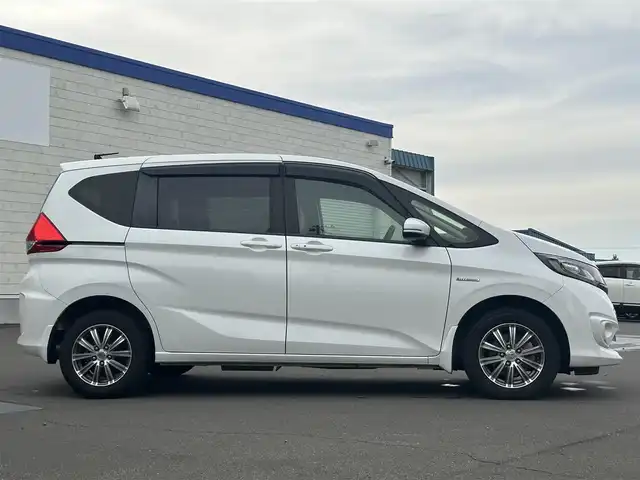 ホンダ フリード ハイブリット G ホンダセンシング 道北・旭川 2017(平29)年 12.6万km ホワイトオーキッドパール (株)IDOMが運営する【じしゃロン旭川店】の自社ローン専用車両になります。こちらは現金またはオートローンご利用時の価格です。自社ローンご希望の方は別途その旨お申付け下さい・/　/・純正ナビ(CD/BT/SD/ワンセグ)/・バックカメラ/・ビルトインETC/・レーダーブレー/・クルーズコントロール/・ステアリングリモコン/・両側パワースライドドア/・両席シートヒーター/・プッシュスタート/・スマートキー2個/・フォグランプ/・取扱説明書