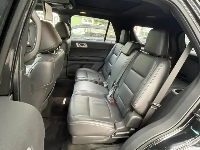 フォード エクスプローラー LTD エコブースト 埼玉県 2015(平27)年 8.1万km 黒 左ハンドル/本革シート/シートヒーター/エアーシート/パワーシート/バックカメラ/F・右サイドカメラ/社外フリップダウンモニター/クリアランスソナー/パワーバックドア/電動格納３列シート/キーレス