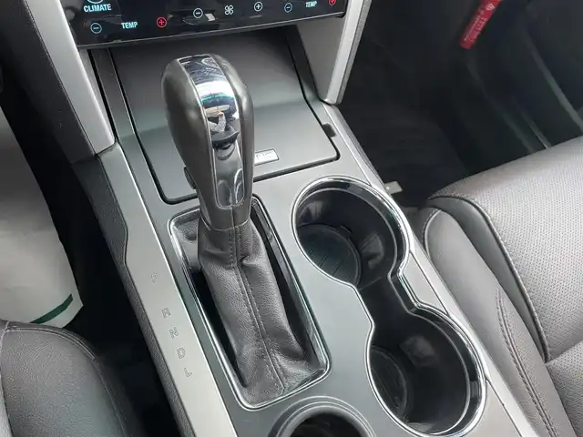フォード エクスプローラー LTD エコブースト 埼玉県 2015(平27)年 8.1万km 黒 左ハンドル/本革シート/シートヒーター/エアーシート/パワーシート/バックカメラ/F・右サイドカメラ/社外フリップダウンモニター/クリアランスソナー/パワーバックドア/電動格納３列シート/キーレス