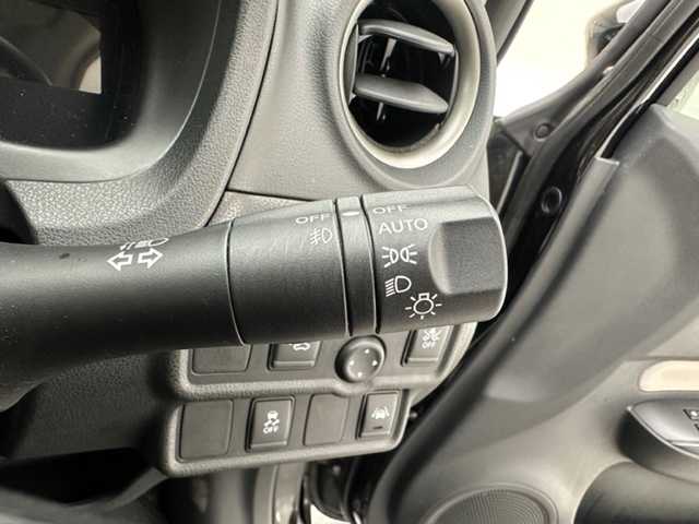日産 ノート e－パワー X 兵庫県 2019(令1)年 5.4万km スーパーブラック 社外メモリナビ　（ケンウッド）/（CD、DVD、SD、BT、フルセグ）/アラウンドビューモニター/コーナーセンサー/インテリジェントルームミラー/エマージェンシーブレーキ/LKA/ETC/LEDヘッドライト/LEDフォグランプ/純正15インチAW/スペアキー×１