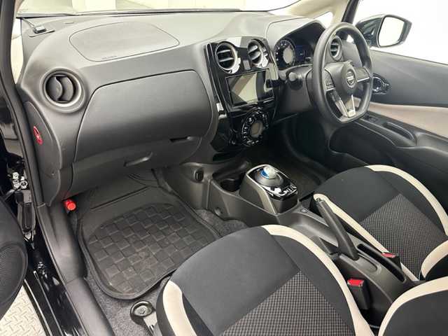 日産 ノート e－パワー X 兵庫県 2019(令1)年 5.4万km スーパーブラック 社外メモリナビ　（ケンウッド）/（CD、DVD、SD、BT、フルセグ）/アラウンドビューモニター/コーナーセンサー/インテリジェントルームミラー/エマージェンシーブレーキ/LKA/ETC/LEDヘッドライト/LEDフォグランプ/純正15インチAW/スペアキー×１
