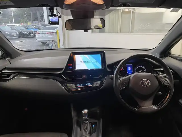 トヨタ Ｃ－ＨＲ S LEDエディション 千葉県 2017(平29)年 7.5万km ブラックマイカ 純正ナビ(フルセグ/AM/FM/BT)/前方ドライブレコーダー/レーダークルーズコントロール/横滑り防止機能/車線逸脱警報/オートハイビーム/LEDヘッドライト/車両接近通報機能/バックカメラ/EVモード/ステアリングリモコン/ブレーキホールド/純正フロアマット/ドアバイザー/ハンズフリー/電動格納ミラー