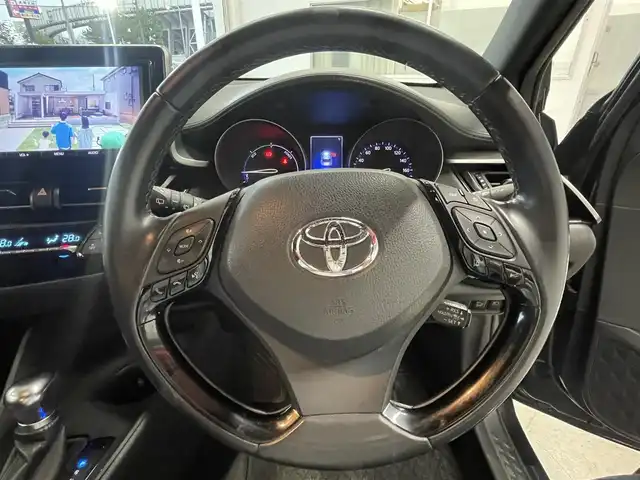 トヨタ Ｃ－ＨＲ S LEDエディション 千葉県 2017(平29)年 7.5万km ブラックマイカ 純正ナビ(フルセグ/AM/FM/BT)/前方ドライブレコーダー/レーダークルーズコントロール/横滑り防止機能/車線逸脱警報/オートハイビーム/LEDヘッドライト/車両接近通報機能/バックカメラ/EVモード/ステアリングリモコン/ブレーキホールド/純正フロアマット/ドアバイザー/ハンズフリー/電動格納ミラー