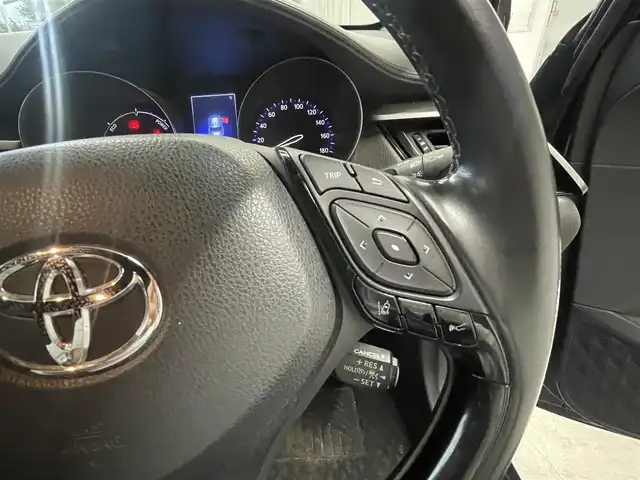 トヨタ Ｃ－ＨＲ S LEDエディション 千葉県 2017(平29)年 7.5万km ブラックマイカ 純正ナビ(フルセグ/AM/FM/BT)/前方ドライブレコーダー/レーダークルーズコントロール/横滑り防止機能/車線逸脱警報/オートハイビーム/LEDヘッドライト/車両接近通報機能/バックカメラ/EVモード/ステアリングリモコン/ブレーキホールド/純正フロアマット/ドアバイザー/ハンズフリー/電動格納ミラー