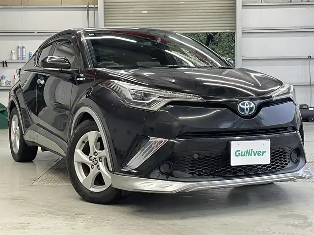 トヨタ Ｃ－ＨＲ S LEDエディション 千葉県 2017(平29)年 7.5万km ブラックマイカ 純正ナビ(フルセグ/AM/FM/BT)/前方ドライブレコーダー/レーダークルーズコントロール/横滑り防止機能/車線逸脱警報/オートハイビーム/LEDヘッドライト/車両接近通報機能/バックカメラ/EVモード/ステアリングリモコン/ブレーキホールド/純正フロアマット/ドアバイザー/ハンズフリー/電動格納ミラー
