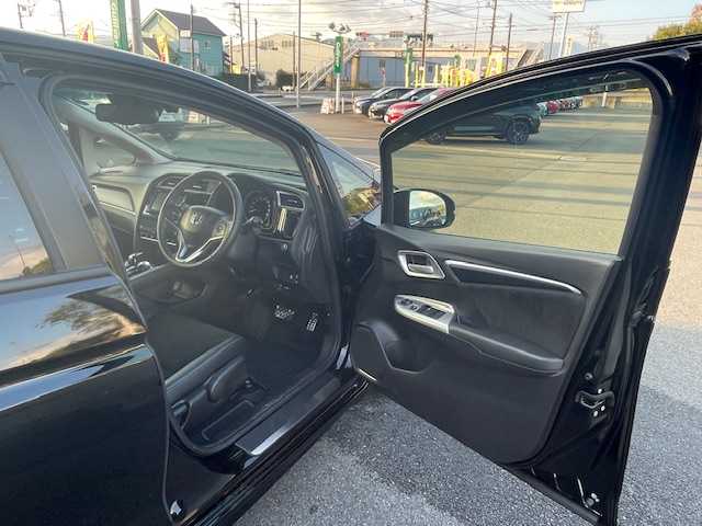 ホンダ シャトル ハイブリッド X ホンダセンシング 奈良県 2020(令2)年 1.3万km クリスタルブラックパール ●純正ナビ/(フルセグ/CD/DVD/Bluetooth/iPod)/(ギャザズ/VXM-204VFi)/●ハーフレザーシート/●前席シートヒーター/●バックカメラ/●アダプティブクルーズコントロール/●衝突被害軽減システム/●レーンキープアシストシステム/●LEDヘッドライト＆フォグランプ/●オートライト/●革巻きステアリング/●ステアリングスイッチ/●ETC/●前後ドライブレコーダー/●パドルシフト/●電動格納ウィンカーミラー/●スマートキー/●プッシュスタート/●ドアバイザー/●純正ホイールカバー/●純正フロアマット/●ダブル＋サイド＋カーテンSRS＋ABS/●車両取扱説明書/●ナビ取扱説明書