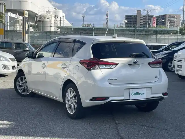 トヨタ オーリスハイブリッド 兵庫県 2016(平28)年 13.1万km ホワイトパールクリスタルシャイン 保証書・取説・有/純正SDナビ・フルセグ・BT・CD・DVD・FM・AM・DS/バックカメラ/ETC/車線逸脱防止支援システム/衝突被害軽減ブレーキ/先行車発進通知/社外レーダー/プッシュスタート/スマートキー×1/アルミペダルカバー/純正フロアマット/純正ドアバイザー