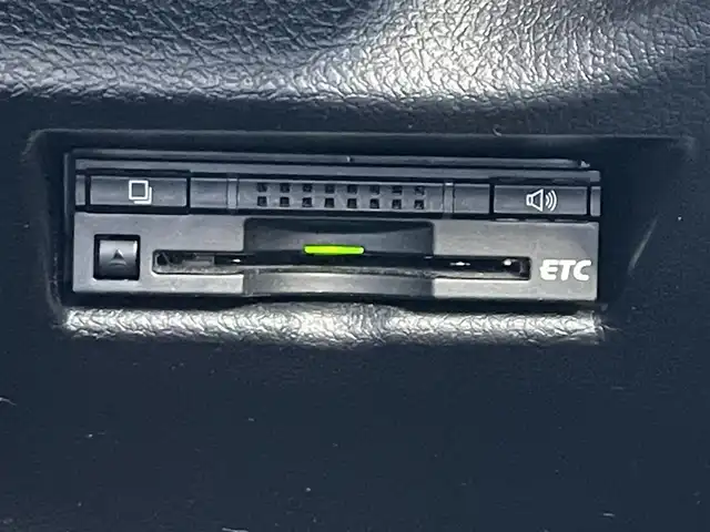 トヨタ オーリスハイブリッド 兵庫県 2016(平28)年 13.1万km ホワイトパールクリスタルシャイン 保証書・取説・有/純正SDナビ・フルセグ・BT・CD・DVD・FM・AM・DS/バックカメラ/ETC/車線逸脱防止支援システム/衝突被害軽減ブレーキ/先行車発進通知/社外レーダー/プッシュスタート/スマートキー×1/アルミペダルカバー/純正フロアマット/純正ドアバイザー