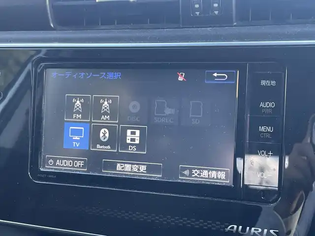 トヨタ オーリスハイブリッド 兵庫県 2016(平28)年 13.1万km ホワイトパールクリスタルシャイン 保証書・取説・有/純正SDナビ・フルセグ・BT・CD・DVD・FM・AM・DS/バックカメラ/ETC/車線逸脱防止支援システム/衝突被害軽減ブレーキ/先行車発進通知/社外レーダー/プッシュスタート/スマートキー×1/アルミペダルカバー/純正フロアマット/純正ドアバイザー