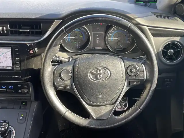 トヨタ オーリスハイブリッド 兵庫県 2016(平28)年 13.1万km ホワイトパールクリスタルシャイン 保証書・取説・有/純正SDナビ・フルセグ・BT・CD・DVD・FM・AM・DS/バックカメラ/ETC/車線逸脱防止支援システム/衝突被害軽減ブレーキ/先行車発進通知/社外レーダー/プッシュスタート/スマートキー×1/アルミペダルカバー/純正フロアマット/純正ドアバイザー