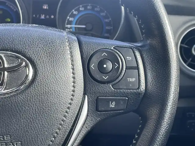 トヨタ オーリスハイブリッド 兵庫県 2016(平28)年 13.1万km ホワイトパールクリスタルシャイン 保証書・取説・有/純正SDナビ・フルセグ・BT・CD・DVD・FM・AM・DS/バックカメラ/ETC/車線逸脱防止支援システム/衝突被害軽減ブレーキ/先行車発進通知/社外レーダー/プッシュスタート/スマートキー×1/アルミペダルカバー/純正フロアマット/純正ドアバイザー