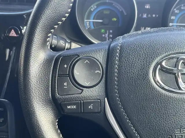 トヨタ オーリスハイブリッド 兵庫県 2016(平28)年 13.1万km ホワイトパールクリスタルシャイン 保証書・取説・有/純正SDナビ・フルセグ・BT・CD・DVD・FM・AM・DS/バックカメラ/ETC/車線逸脱防止支援システム/衝突被害軽減ブレーキ/先行車発進通知/社外レーダー/プッシュスタート/スマートキー×1/アルミペダルカバー/純正フロアマット/純正ドアバイザー