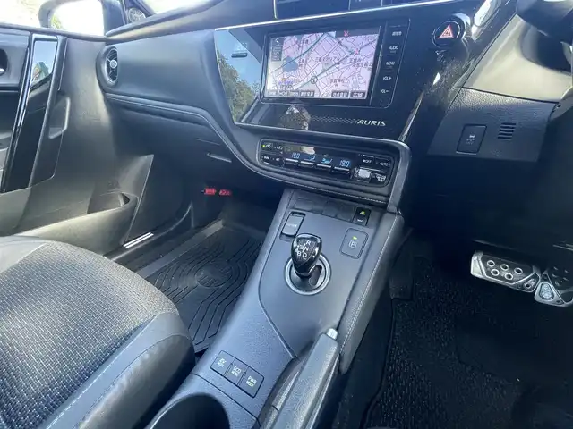 トヨタ オーリスハイブリッド 兵庫県 2016(平28)年 13.1万km ホワイトパールクリスタルシャイン 保証書・取説・有/純正SDナビ・フルセグ・BT・CD・DVD・FM・AM・DS/バックカメラ/ETC/車線逸脱防止支援システム/衝突被害軽減ブレーキ/先行車発進通知/社外レーダー/プッシュスタート/スマートキー×1/アルミペダルカバー/純正フロアマット/純正ドアバイザー