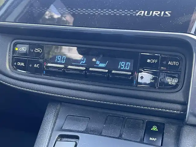 トヨタ オーリスハイブリッド 兵庫県 2016(平28)年 13.1万km ホワイトパールクリスタルシャイン 保証書・取説・有/純正SDナビ・フルセグ・BT・CD・DVD・FM・AM・DS/バックカメラ/ETC/車線逸脱防止支援システム/衝突被害軽減ブレーキ/先行車発進通知/社外レーダー/プッシュスタート/スマートキー×1/アルミペダルカバー/純正フロアマット/純正ドアバイザー