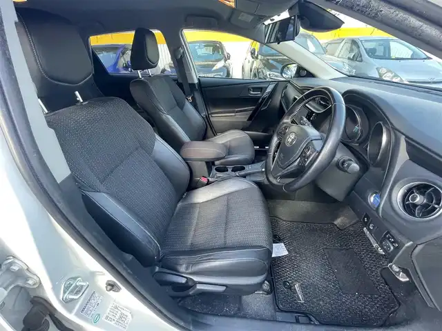 トヨタ オーリスハイブリッド 兵庫県 2016(平28)年 13.1万km ホワイトパールクリスタルシャイン 保証書・取説・有/純正SDナビ・フルセグ・BT・CD・DVD・FM・AM・DS/バックカメラ/ETC/車線逸脱防止支援システム/衝突被害軽減ブレーキ/先行車発進通知/社外レーダー/プッシュスタート/スマートキー×1/アルミペダルカバー/純正フロアマット/純正ドアバイザー