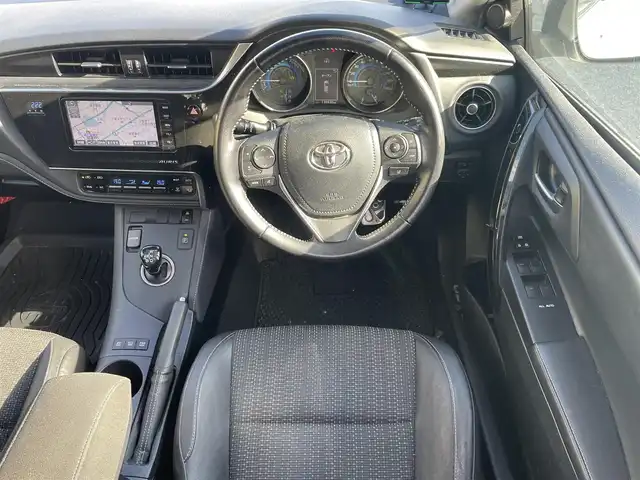 トヨタ オーリスハイブリッド 兵庫県 2016(平28)年 13.1万km ホワイトパールクリスタルシャイン 保証書・取説・有/純正SDナビ・フルセグ・BT・CD・DVD・FM・AM・DS/バックカメラ/ETC/車線逸脱防止支援システム/衝突被害軽減ブレーキ/先行車発進通知/社外レーダー/プッシュスタート/スマートキー×1/アルミペダルカバー/純正フロアマット/純正ドアバイザー