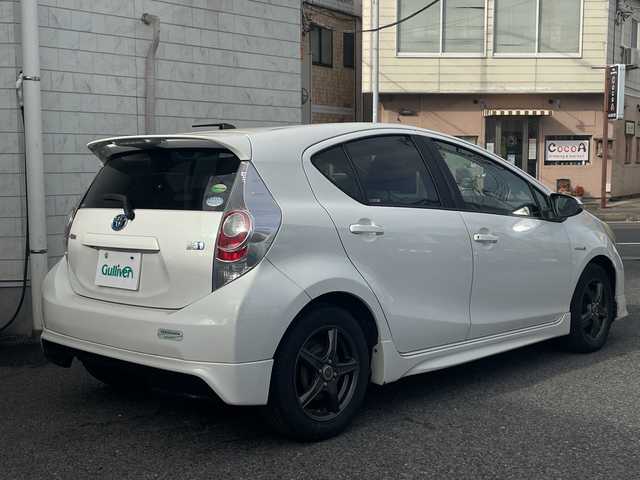 トヨタ アクア S 神奈川県 2012(平24)年 5.9万km ライムホワイトパールクリスタルシャイン 純正ナビ（CD/AM/FM/SD/BT/フルセグTV)/バックカメラ/ETC/ABS/横滑り防止装置/オートライト/ISOFIX/純正マット/社外アルミホイール/スペアキー×１/保証書/取扱説明書