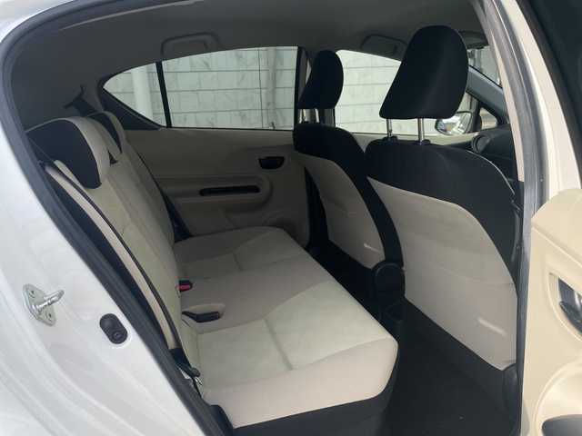 トヨタ アクア S 神奈川県 2012(平24)年 5.9万km ライムホワイトパールクリスタルシャイン 純正ナビ（CD/AM/FM/SD/BT/フルセグTV)/バックカメラ/ETC/ABS/横滑り防止装置/オートライト/ISOFIX/純正マット/社外アルミホイール/スペアキー×１/保証書/取扱説明書