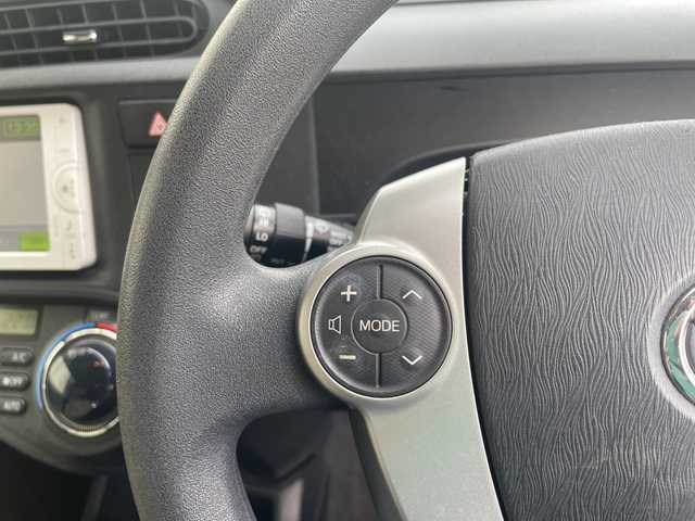 トヨタ アクア S 神奈川県 2012(平24)年 5.9万km ライムホワイトパールクリスタルシャイン 純正ナビ（CD/AM/FM/SD/BT/フルセグTV)/バックカメラ/ETC/ABS/横滑り防止装置/オートライト/ISOFIX/純正マット/社外アルミホイール/スペアキー×１/保証書/取扱説明書