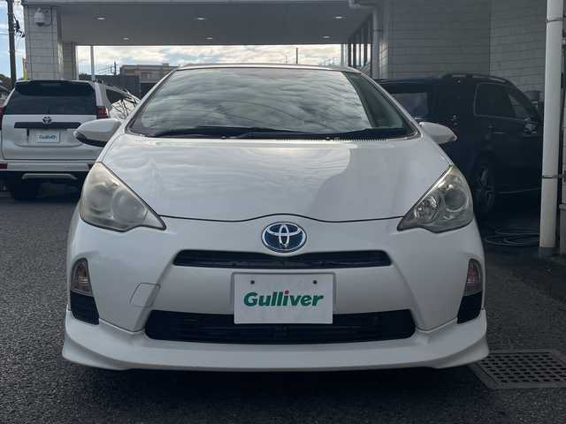 トヨタ アクア S 神奈川県 2012(平24)年 5.9万km ライムホワイトパールクリスタルシャイン 純正ナビ（CD/AM/FM/SD/BT/フルセグTV)/バックカメラ/ETC/ABS/横滑り防止装置/オートライト/ISOFIX/純正マット/社外アルミホイール/スペアキー×１/保証書/取扱説明書