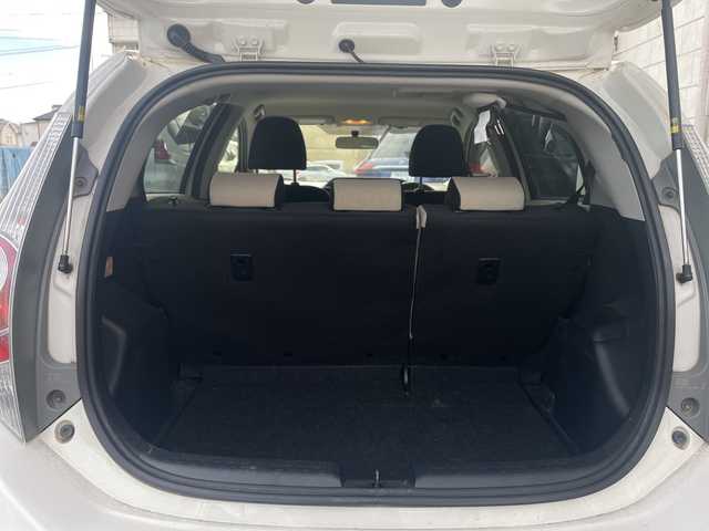 トヨタ アクア S 神奈川県 2012(平24)年 5.9万km ライムホワイトパールクリスタルシャイン 純正ナビ（CD/AM/FM/SD/BT/フルセグTV)/バックカメラ/ETC/ABS/横滑り防止装置/オートライト/ISOFIX/純正マット/社外アルミホイール/スペアキー×１/保証書/取扱説明書