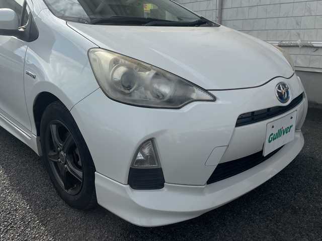 トヨタ アクア S 神奈川県 2012(平24)年 5.9万km ライムホワイトパールクリスタルシャイン 純正ナビ（CD/AM/FM/SD/BT/フルセグTV)/バックカメラ/ETC/ABS/横滑り防止装置/オートライト/ISOFIX/純正マット/社外アルミホイール/スペアキー×１/保証書/取扱説明書