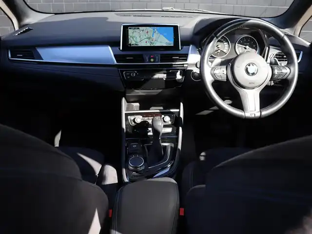 ＢＭＷ ２２５ｉ xDrive Aツアラー Mスポーツ 宮城県 2018(平30)年 2.4万km アルピンホワイトⅢ 純正ナビ/・ＣＤ・ＤＶＤ・ＢＴ・ＵＳＢ・ＡＵＸ/インテリジェントセーフティ/左右パワーシート/・Ｄ席メモリー機能付き/シートヒーター/パワーテールゲート/コンフォートアクセス/バックカメラ/前後コーナーセンサー/パーキングアシスト/パドルシフト/ミラー一体型ＥＴＣ/ＬＥＤヘッドライト/デュアルオートエアコン/オートライト/純正１８インチＡＷ/純正フロアマット