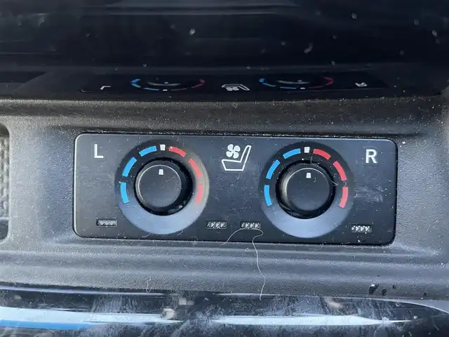 トヨタ アルファード S Cパッケージ 三重県 2020(令2)年 5.2万km ホワイトパールクリスタルシャイン 登録時走行距離　５１３６４ｋｍ/ワンオーナー/禁煙車/純正ナビ/AM/FM/TV/Bluetooth/フルセグTV/ビルトインETC2.0/ドライブレコーダー（前後）/デジタルインナーミラー/盗難防止/パワースライドドア（両）/パワーバックドア/シートメモリー/ステアリングスイッチ/トヨタセーフティセンス/横滑り防止システム/レーダークルコン/レーンキープアシスト/衝突軽減システム/コーナーセンサー/ブレーキホールド/シートヒーター・クーラー/ハンドルヒーター/パワーシート/オットマン/AUTOライト/AUTOエアコン/後席エアコン