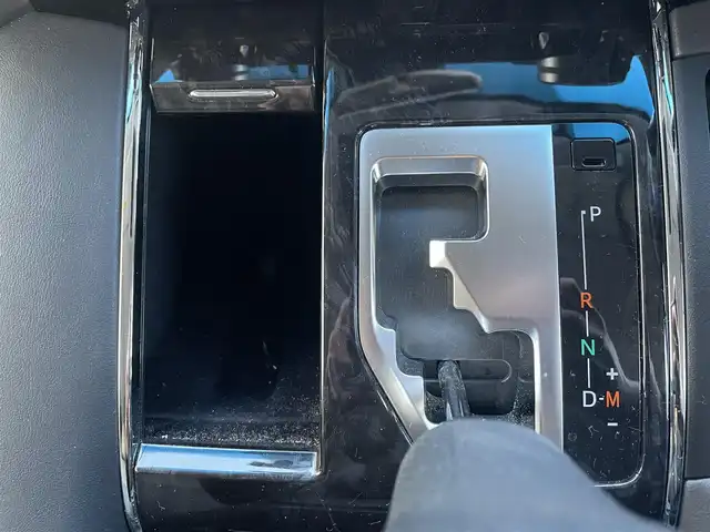 トヨタ アルファード S Cパッケージ 三重県 2020(令2)年 5.2万km ホワイトパールクリスタルシャイン 登録時走行距離　５１３６４ｋｍ/ワンオーナー/禁煙車/純正ナビ/AM/FM/TV/Bluetooth/フルセグTV/ビルトインETC2.0/ドライブレコーダー（前後）/デジタルインナーミラー/盗難防止/パワースライドドア（両）/パワーバックドア/シートメモリー/ステアリングスイッチ/トヨタセーフティセンス/横滑り防止システム/レーダークルコン/レーンキープアシスト/衝突軽減システム/コーナーセンサー/ブレーキホールド/シートヒーター・クーラー/ハンドルヒーター/パワーシート/オットマン/AUTOライト/AUTOエアコン/後席エアコン