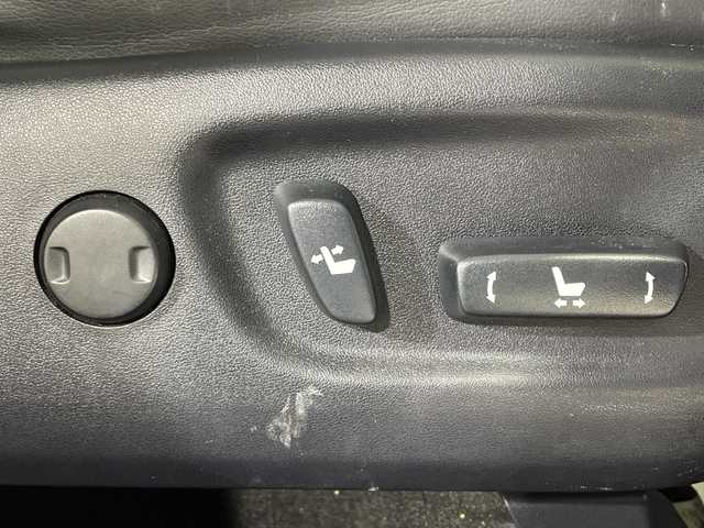 トヨタ プリウス α G ツーリングセレクション 神奈川県 2016(平28)年 6.8万km シルバーM 純正9型SDナビゲーション【NSZT-Y66T】/フルセグ　CD DVD　Bluetooth/バックカメラ/アダブティブクルーズコントロール/プリクラッシュセーフティ/レーンディパーチャーアラート/オートハイビーム/純正ビルトインETC/純正前方ドライブレコーダー/ハーフレザーシート/社外木目調/革コンビステアリング/社外シフトノブ/運転席パワーシート/PWR/ECO/EVモード/プッシュスタート/スマートキー/純正17インチアルミホイール/LEDヘッド/フォグランプ/オートライト