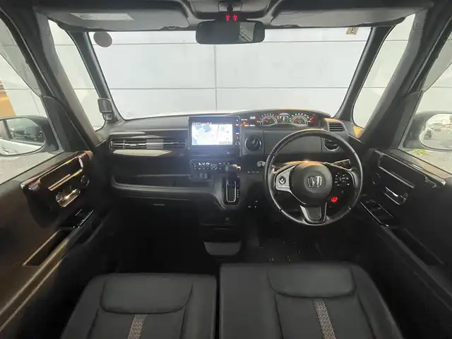 ホンダ Ｎ ＢＯＸ カスタム L ターボ 千葉県 2021(令3)年 5.3万km プラチナホワイトパール ホンダセンシング/・衝突軽減ブレーキ/レーンキープアシスト/・レーダークルーズコントロール/オートハイビーム/・コーナーセンサー(後)/純正8インチナビ(VXU-217NBi)/・フルセグ/BT/DVD/CD/USB/バックカメラ/ステアリングスイッチ/パドルシフト/ETC2.0/両側パワースライドドア/レザーシート/シートヒーター(D/N席)/LEDヘッドライト/オートライト/フォグライト/スマートキー/プッシュスタート/純正フロアマット/純正15インチAW